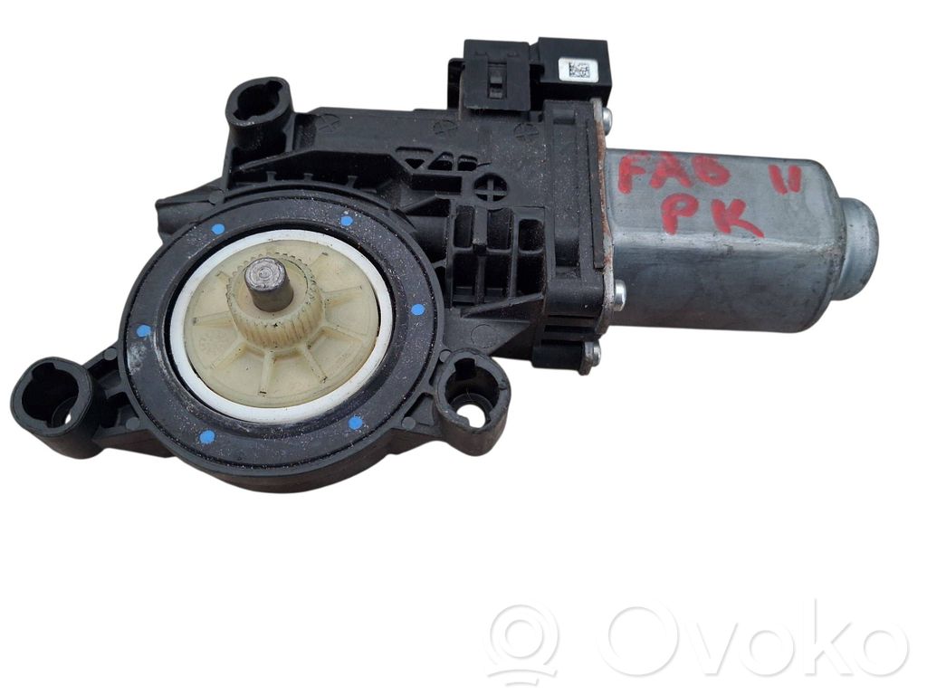 Skoda Fabia Mk3 (NJ) Silnik regulatora szyby drzwi przednich 