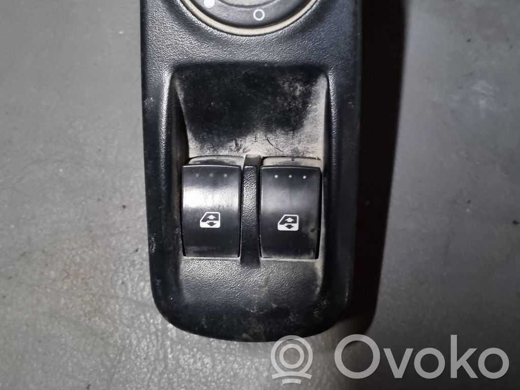 Renault Trafic II (X83) Electric window control switch 