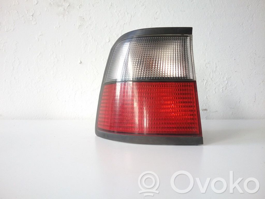 Citroen Xantia Aizmugurējais lukturis virsbūvē 