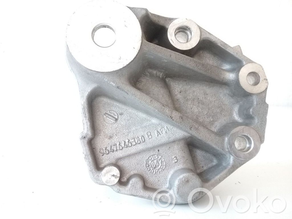 Citroen C5 Engine mounting bracket 