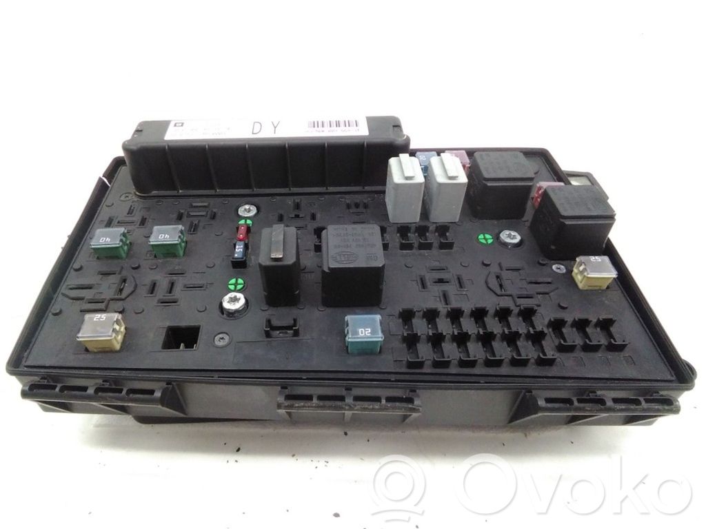 Opel Astra H Fuse module 