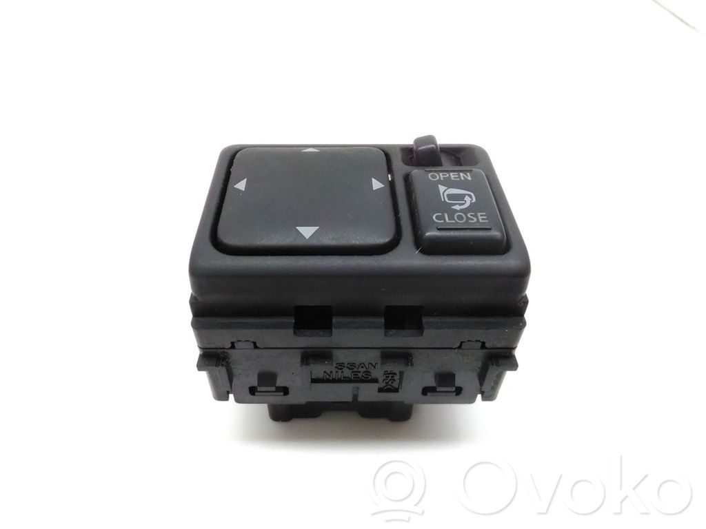 Nissan X-Trail T30 Wing mirror switch 