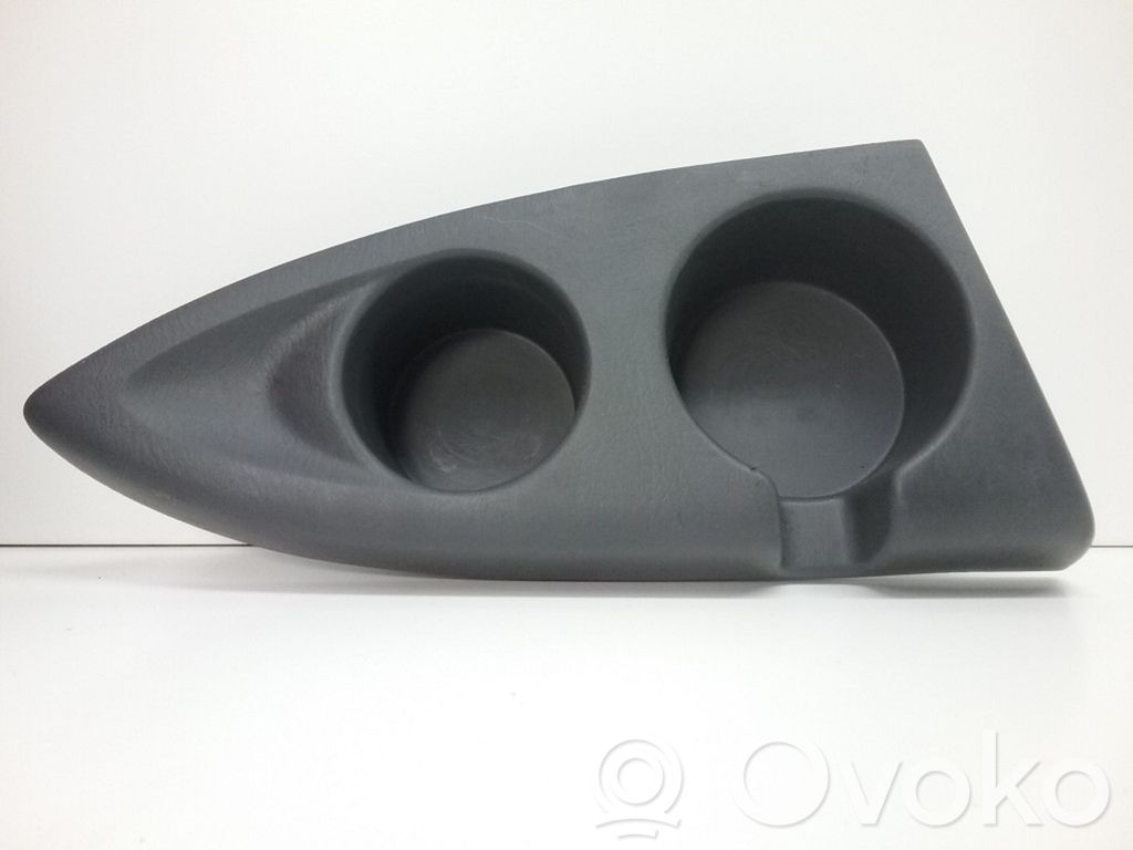 Mazda MPV Mukiteline edessä 