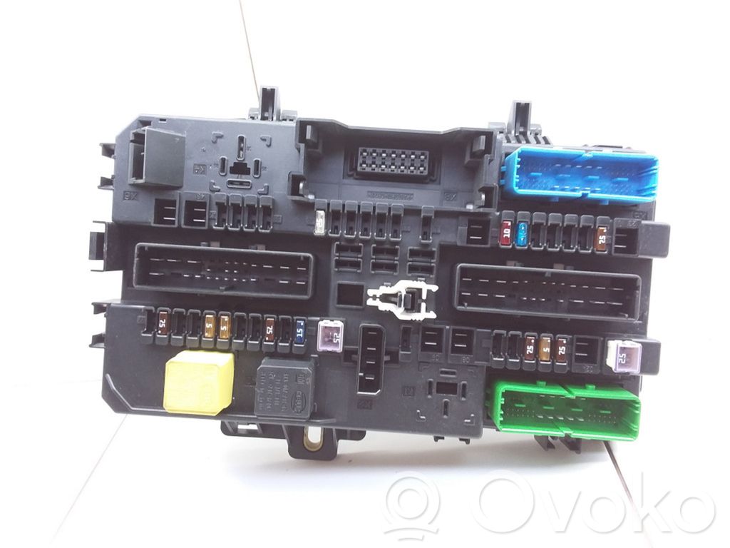Opel Astra H Fuse module 