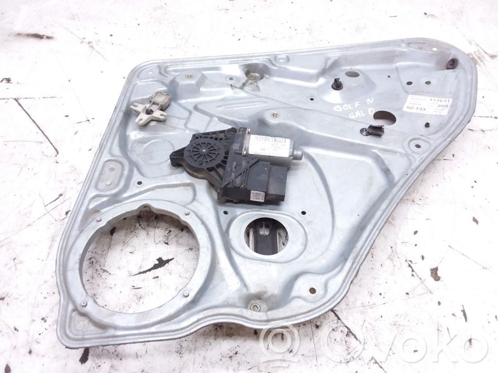 Volkswagen PASSAT B5 Elektryczny podnośnik szyby drzwi tylnych 