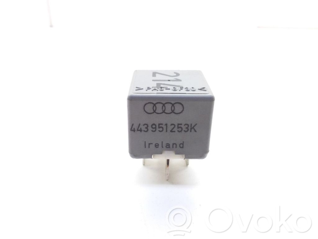 Audi A4 S4 B5 8D Muu rele 