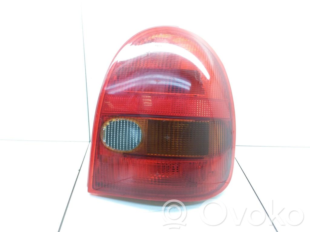 Opel Corsa B Aizmugurējais lukturis virsbūvē 