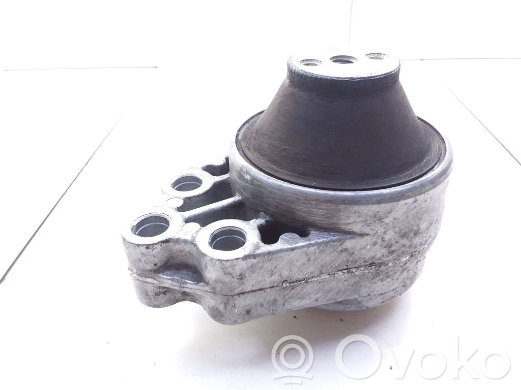 Ford Fusion Engine mount bracket 