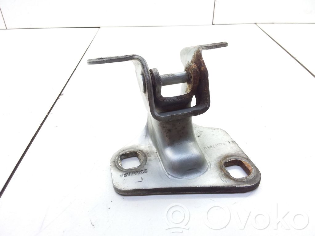 Chrysler 300M Front door upper hinge 