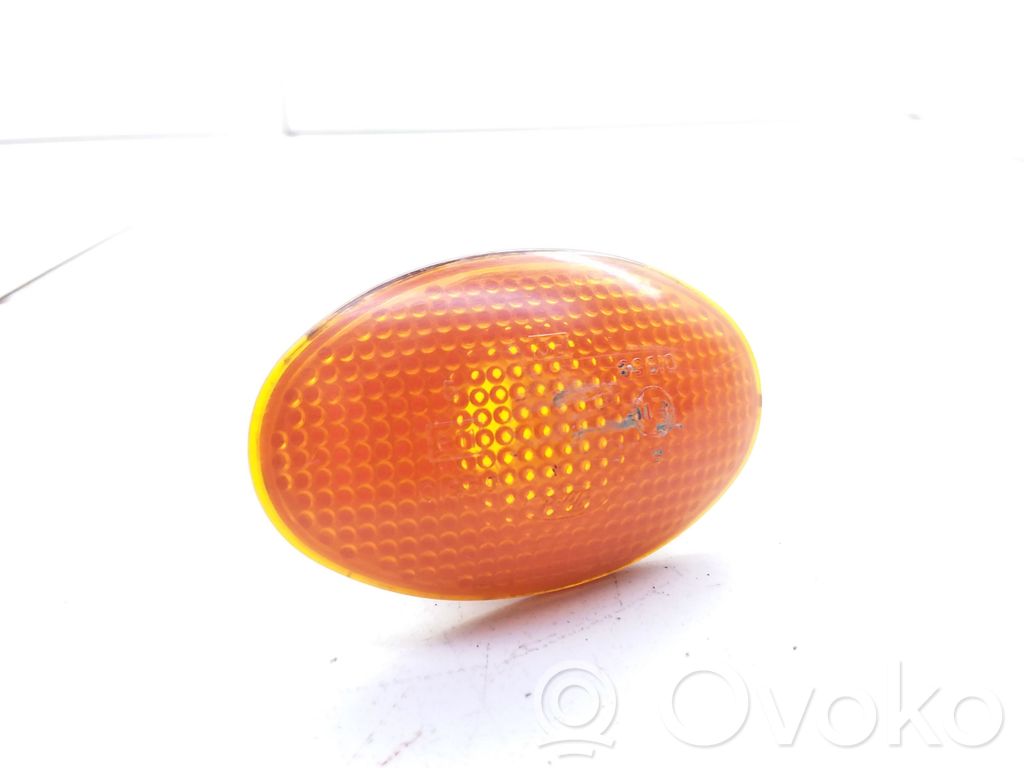 Ford Mondeo MK I Front fender indicator light 