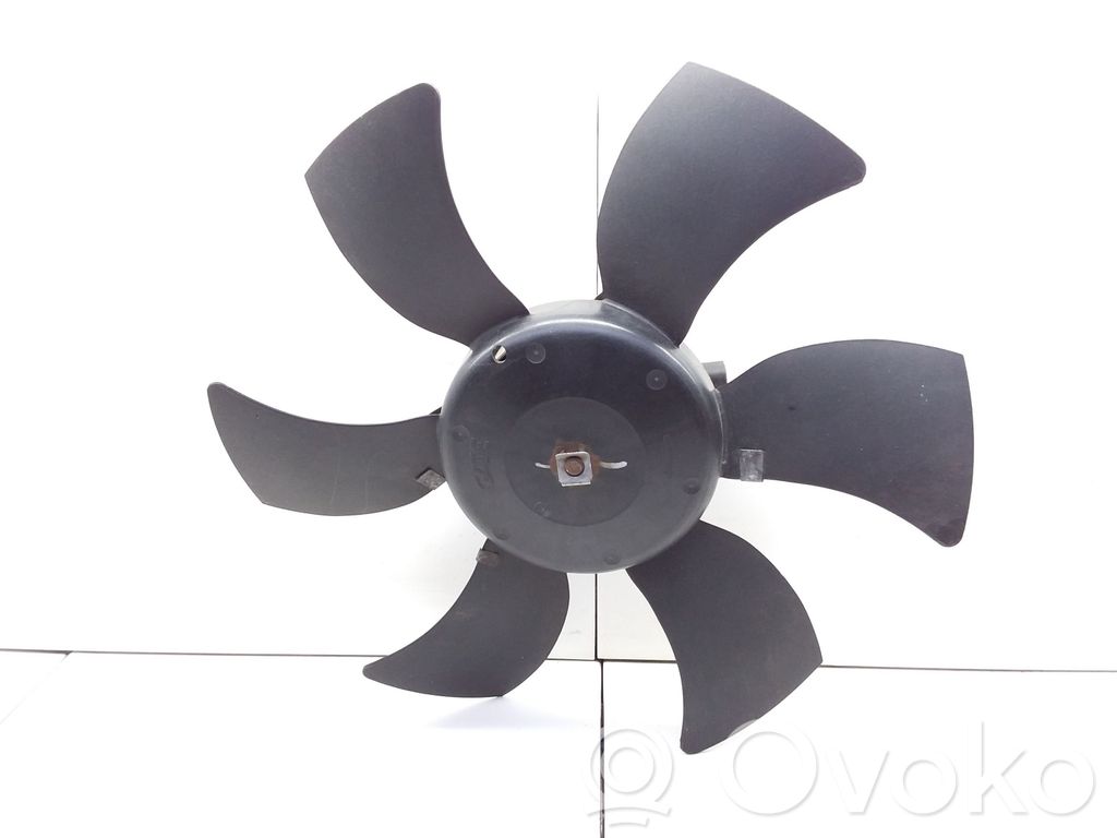 Nissan Almera N16 Elektrisks radiatoru ventilators 