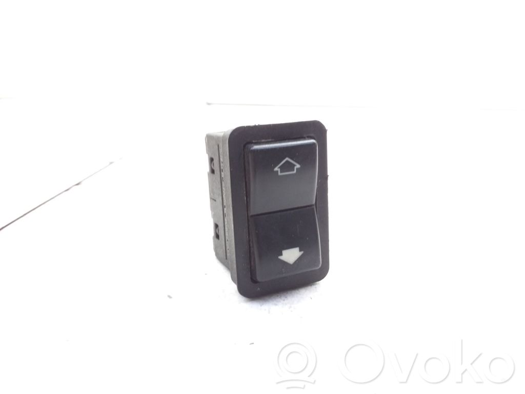 Electric window control switch   8368974