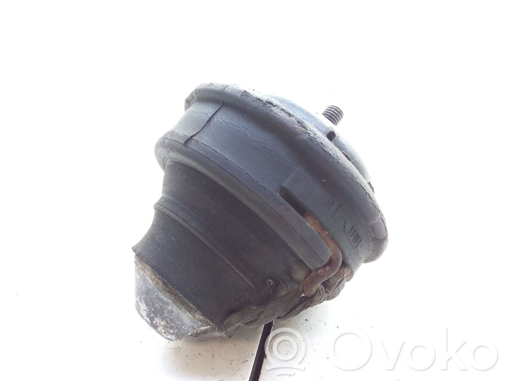 Volvo 850 Engine mount bracket 