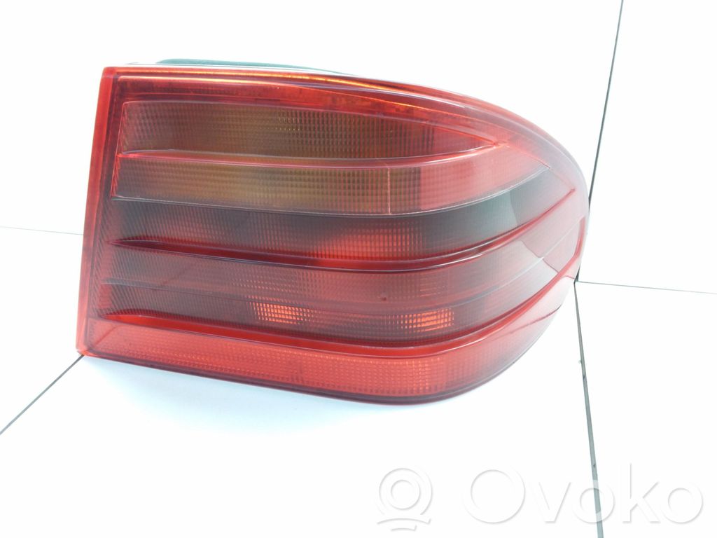 Mercedes-Benz E W210 Lampă spate în caroserie 