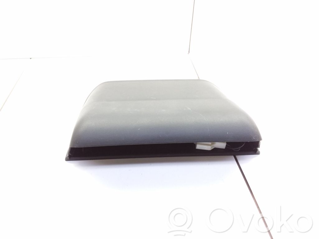 Mitsubishi Carisma Third/center stoplight 