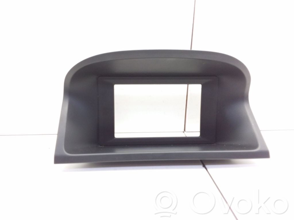 Volvo XC70 Radio/GPS head unit trim 