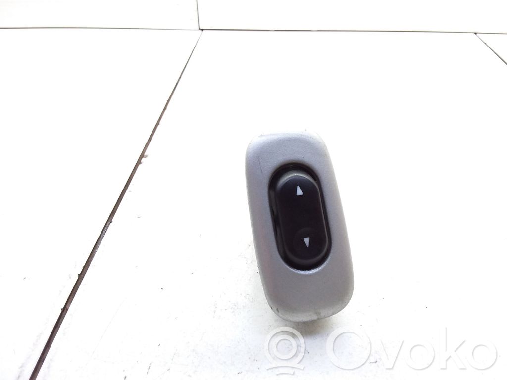 Electric window control switch   E1006638YA