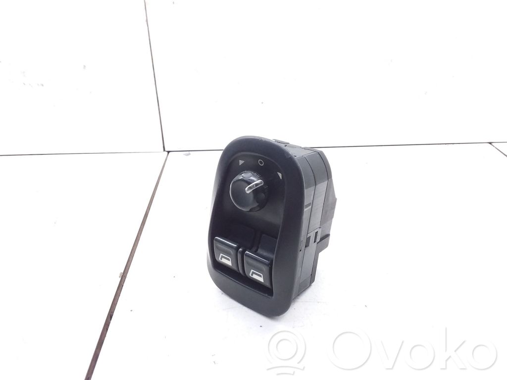 Peugeot 206 Electric window control switch 