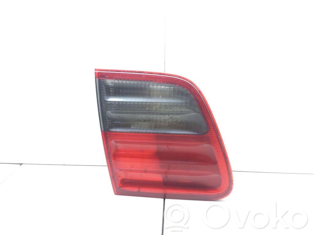 Lampy tylnej klapy bagażnika   324521,324627L