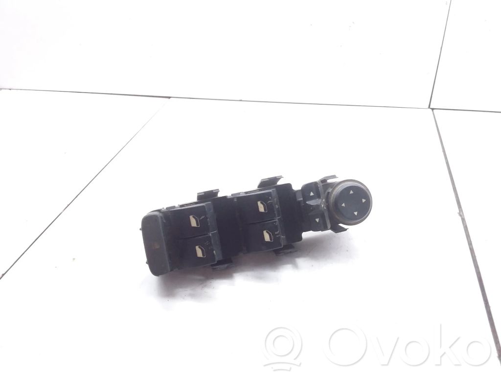 Peugeot 407 Electric window control switch 
