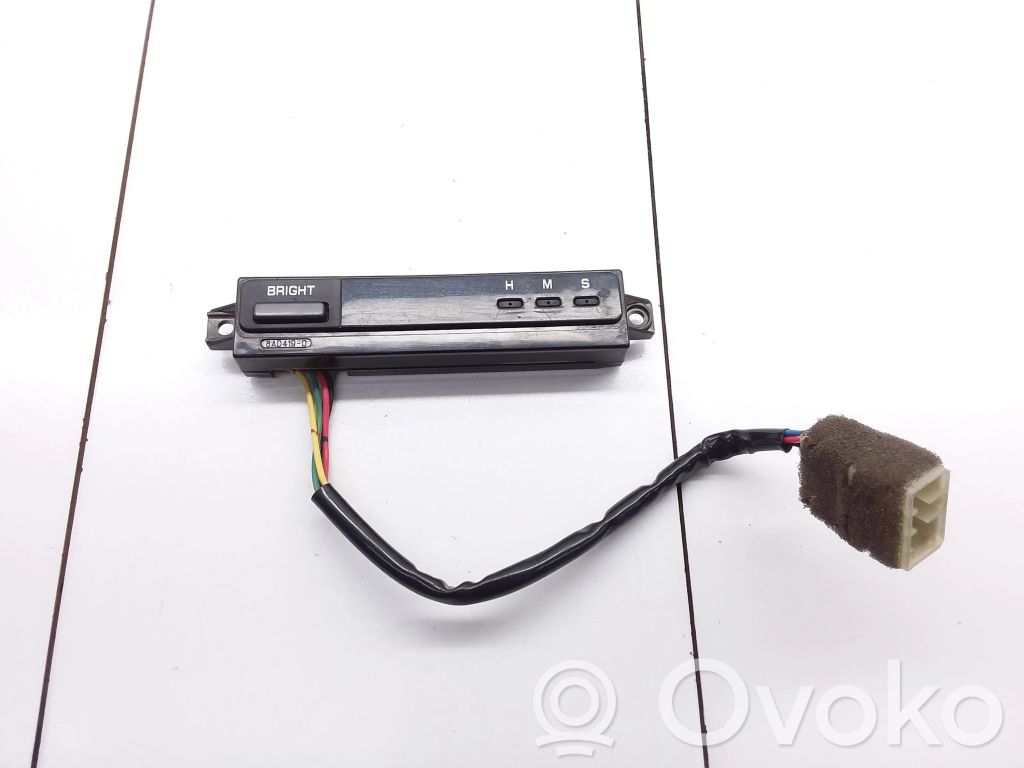 Subaru Legacy Pulkstenis 