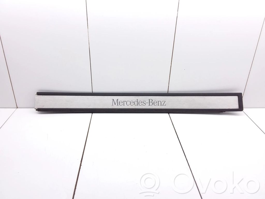 Mercedes-Benz E W211 Listwa progowa przednia 