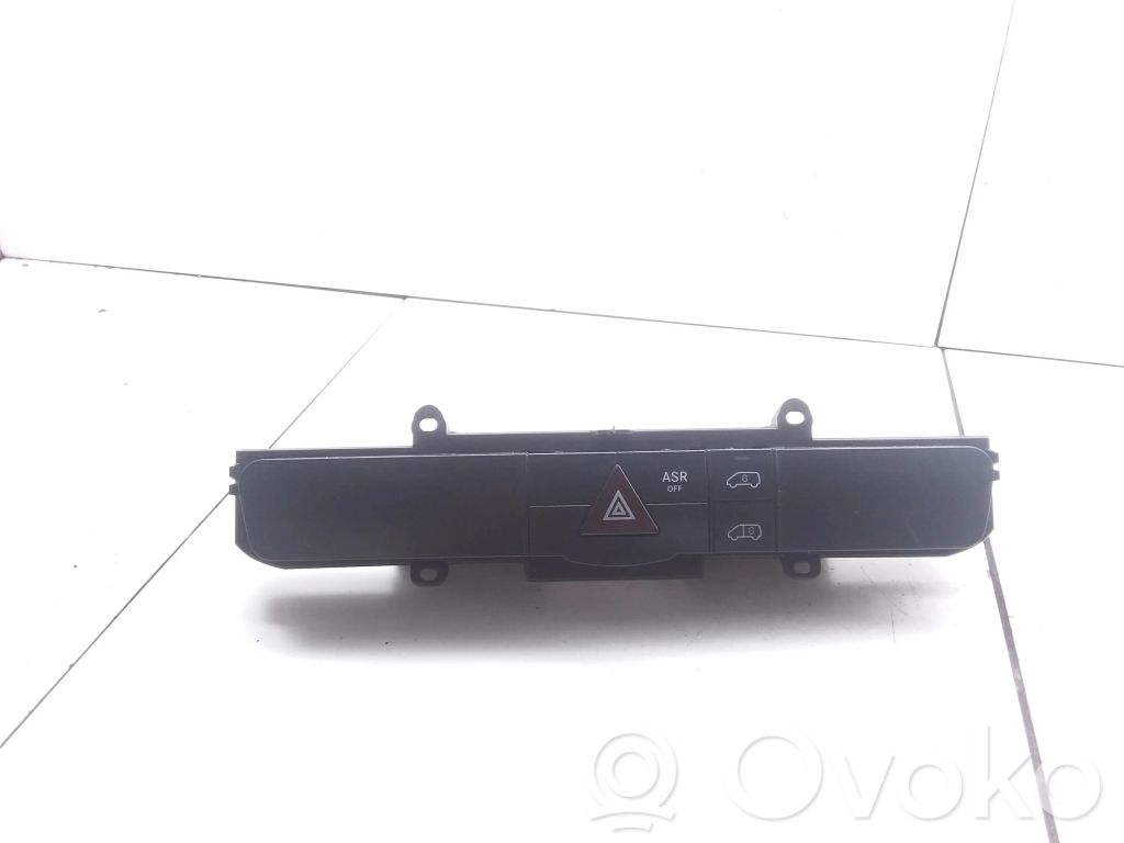Volkswagen Crafter Botón interruptor de luz de peligro 