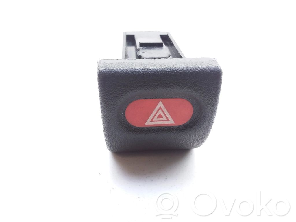 Opel Astra F Avārijas lukturu slēdzis 