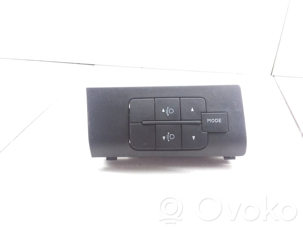 Headlight level height control switch   B569