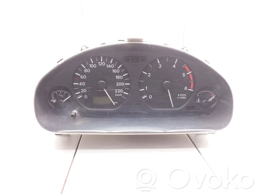 Mitsubishi Space Star Geschwindigkeitsmesser Cockpit 
