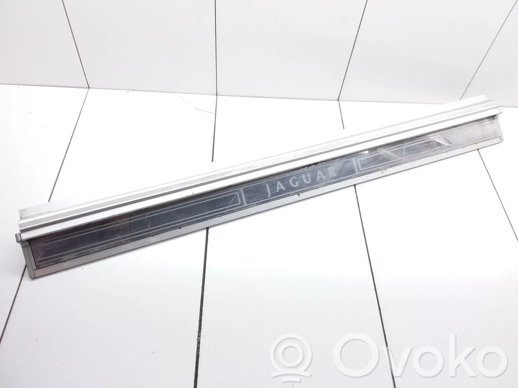 Jaguar XJ X40 Etuoven kynnyksen suojalista 