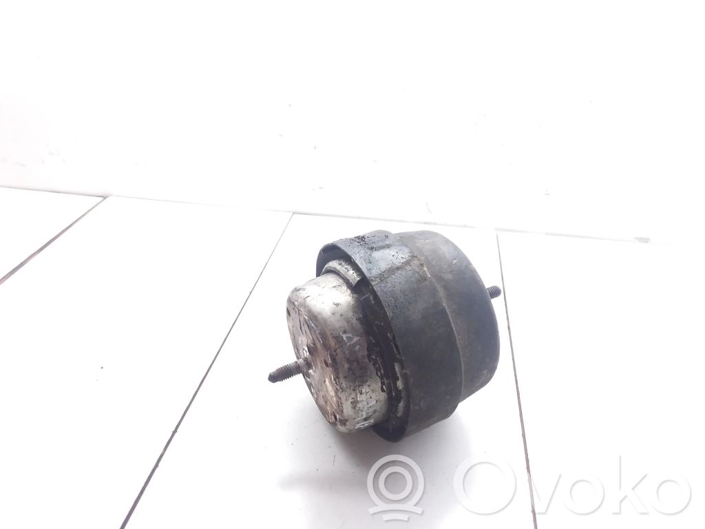 Audi A4 S4 B7 8E 8H Engine mount bracket 