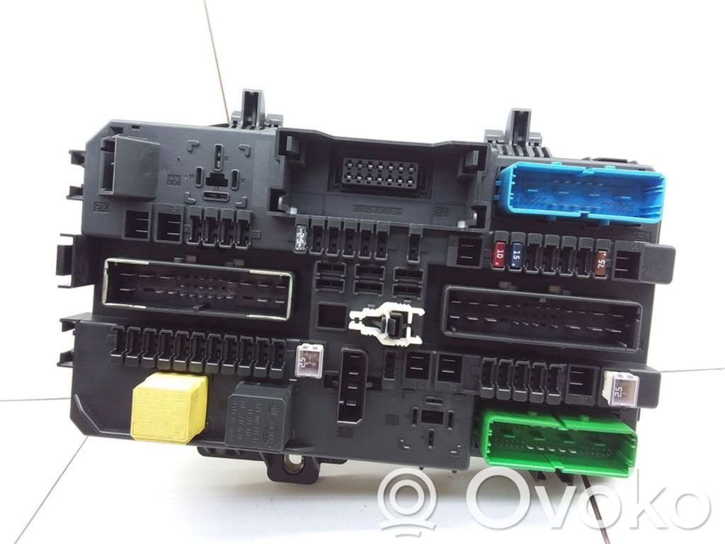 Opel Astra H Fuse module 