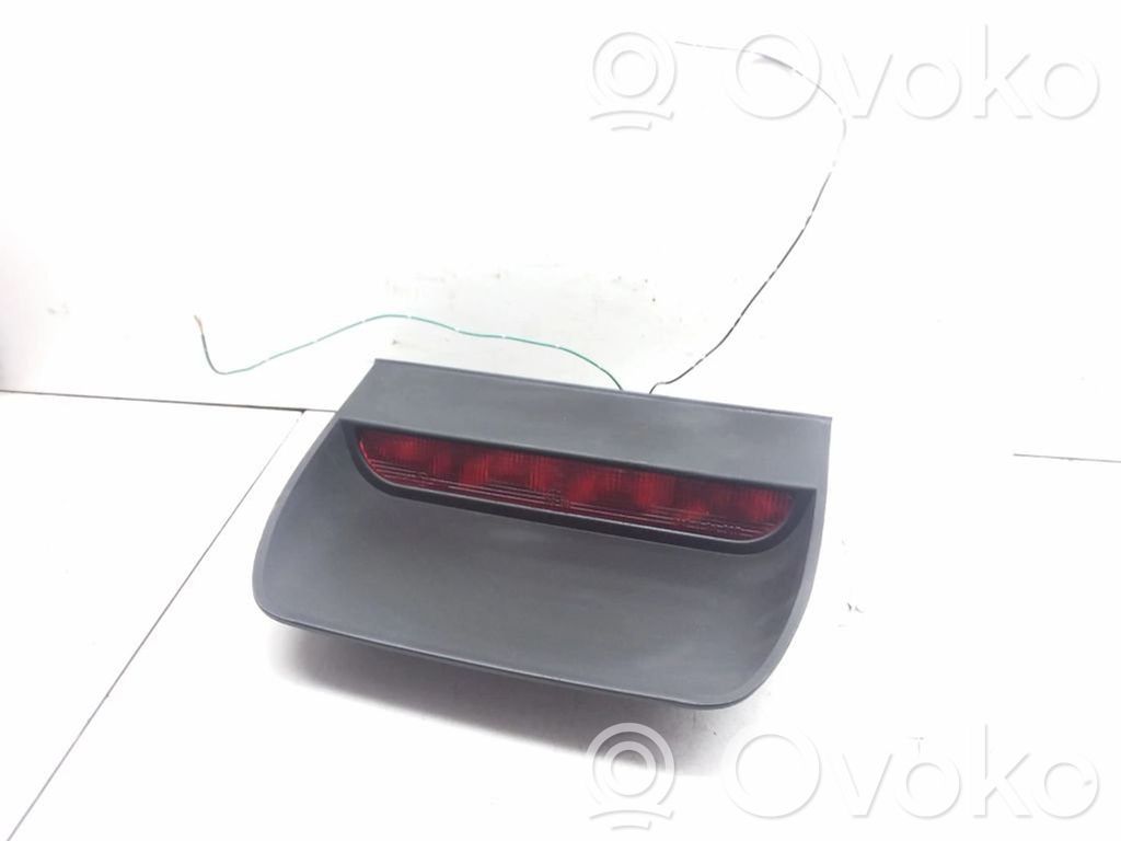 Mitsubishi Carisma Third/center stoplight 