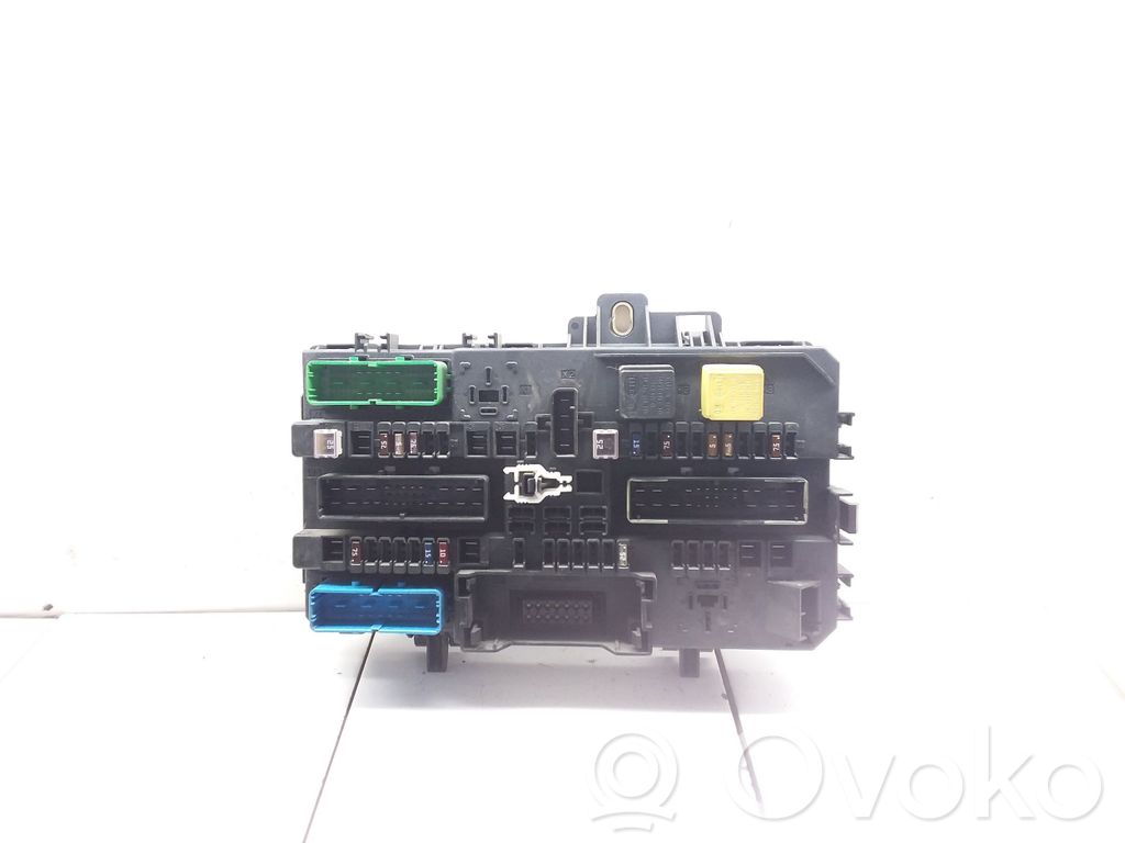Opel Astra H Fuse module 