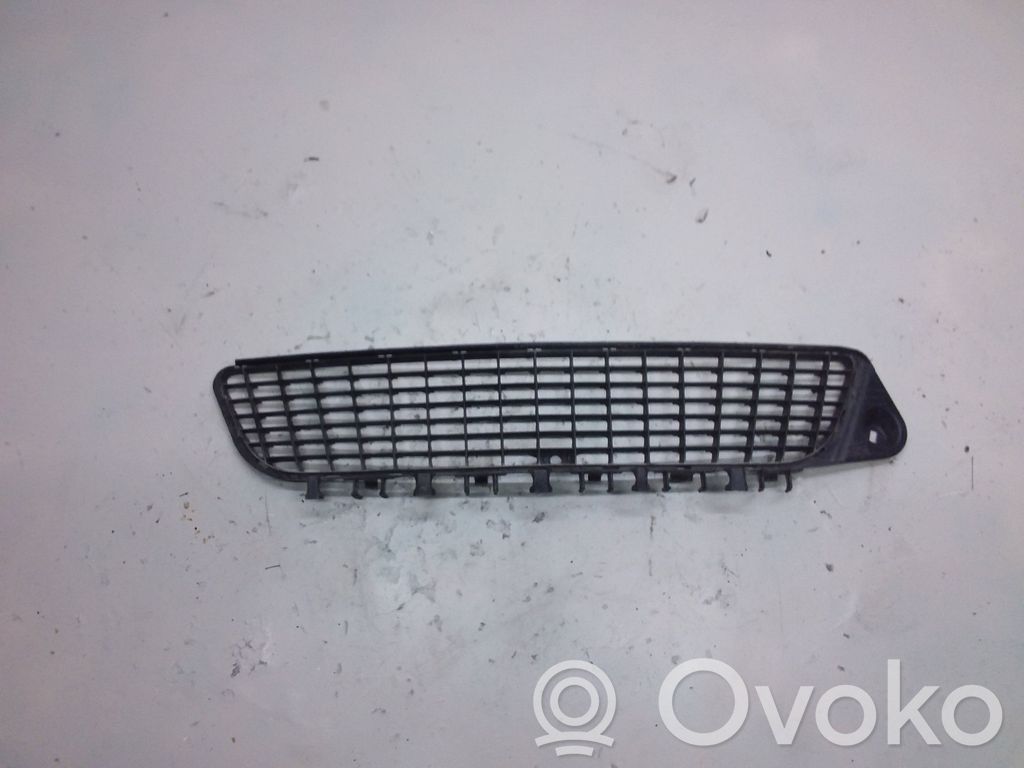 Opel Vectra C Etupuskurin alempi jäähdytinsäleikkö 
