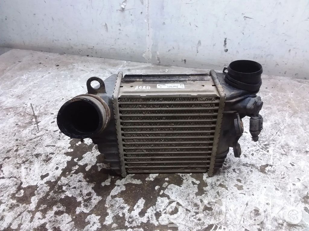 Volkswagen Golf IV Interkūlerio radiatorius 