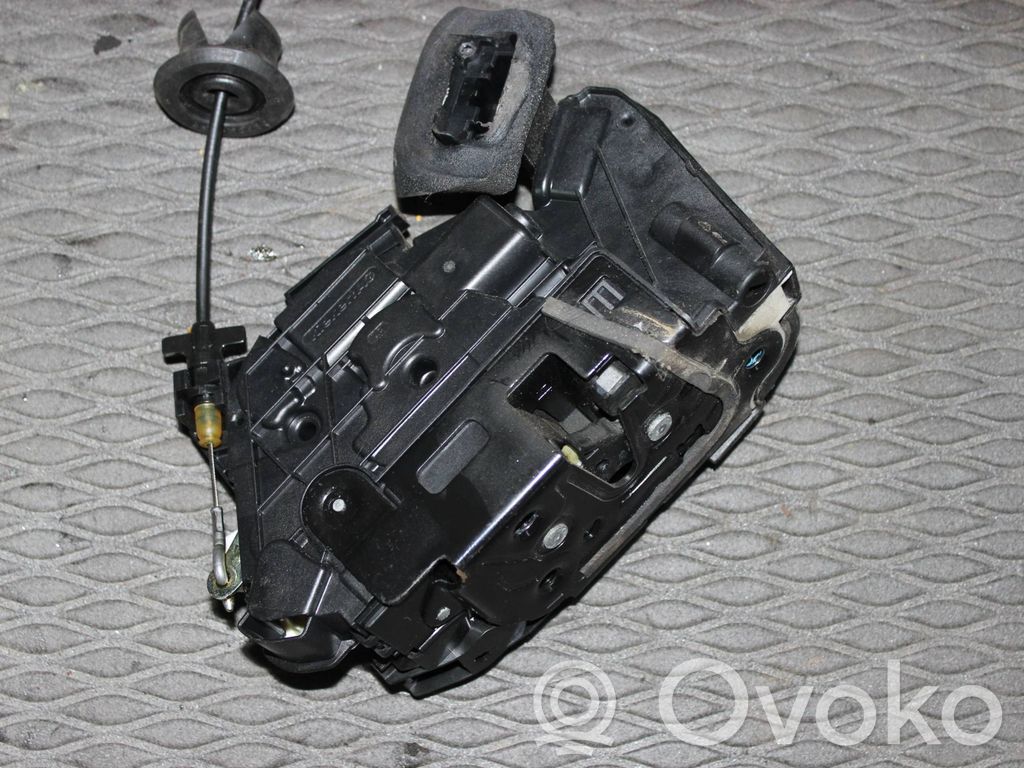 Volkswagen Golf VII Priekšpusē slēdzene 
