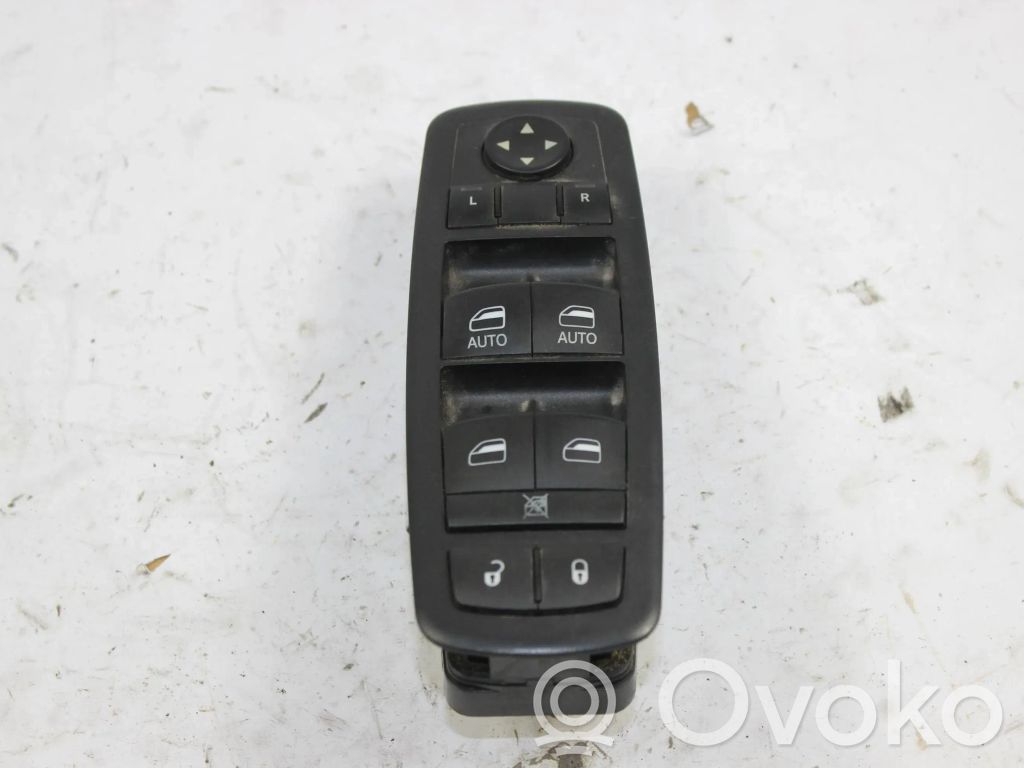 Jeep Cherokee Electric window control switch 