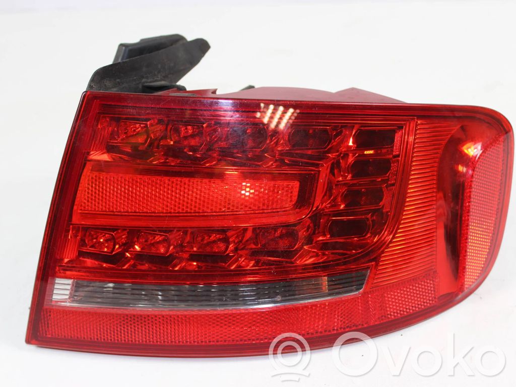 Audi A4 S4 B8 8K Aizmugurējais lukturis virsbūvē 