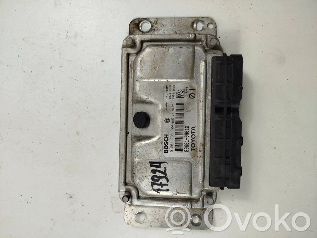 Toyota Avensis T270 Engine control unit/module 
