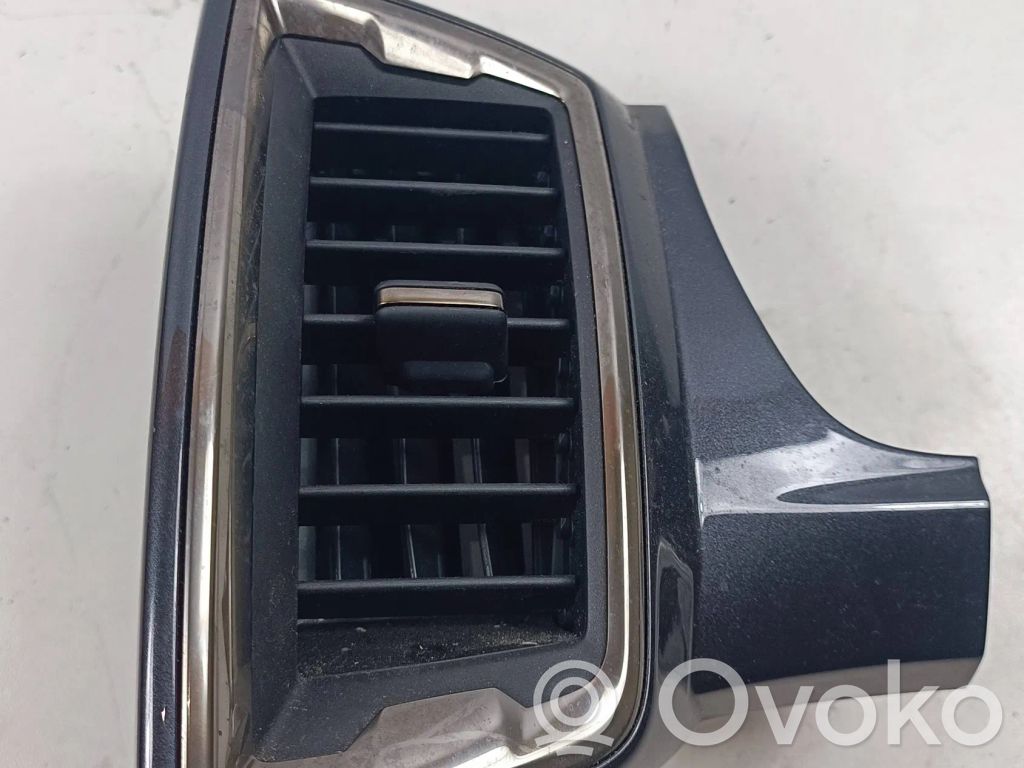 Dysze / Kratki nawiewu deski rozdzielczej   JB3B21045J