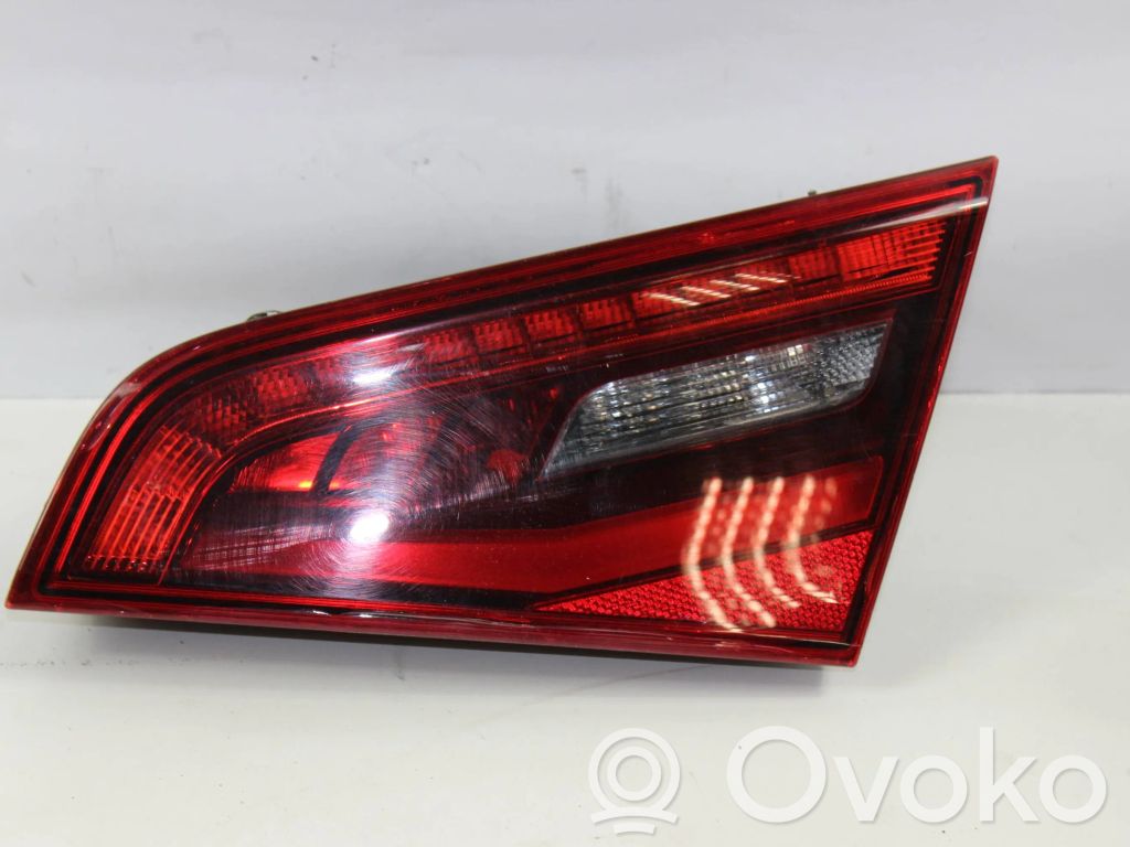 Lampy tylnej klapy bagażnika   8V4945094A,0341927,000081110202504