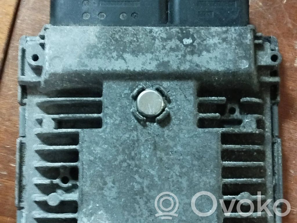 Volkswagen Golf VI Engine control unit/module 
