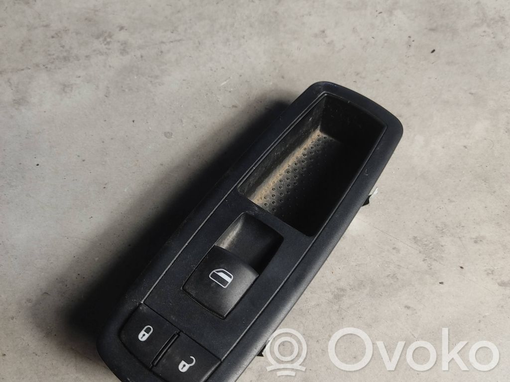 Chrysler Town & Country V Electric window control switch 
