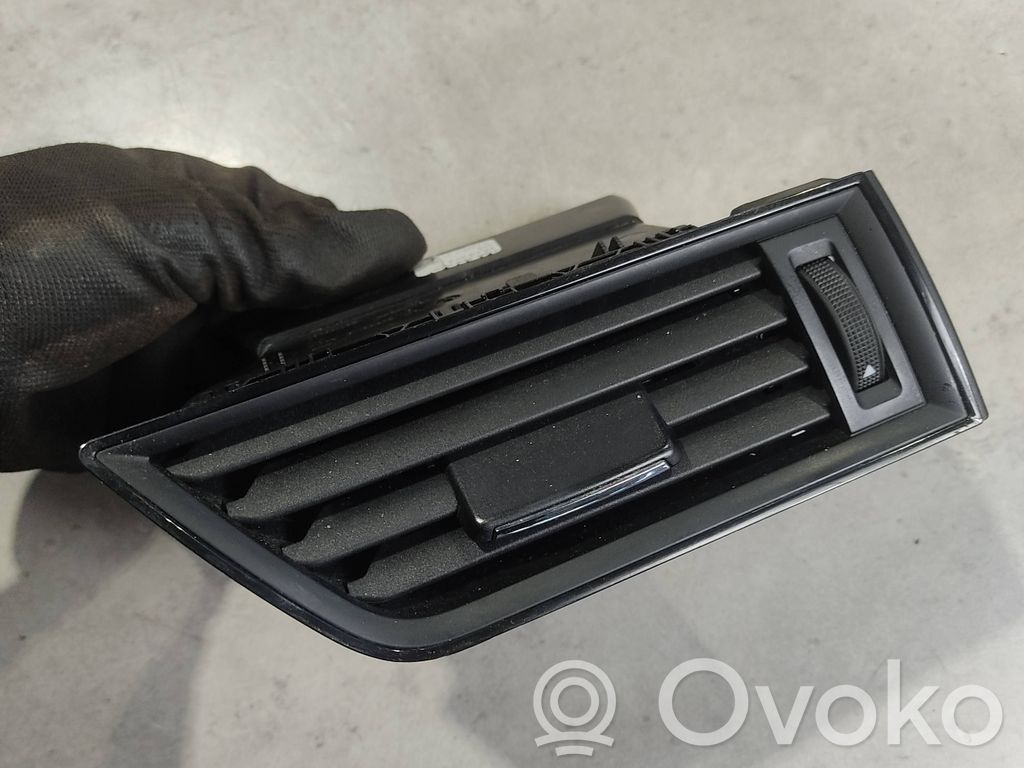 Skoda Superb B8 (3V) Lango oro grotelės 