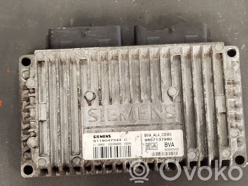 Peugeot 206 CC Engine control unit/module 