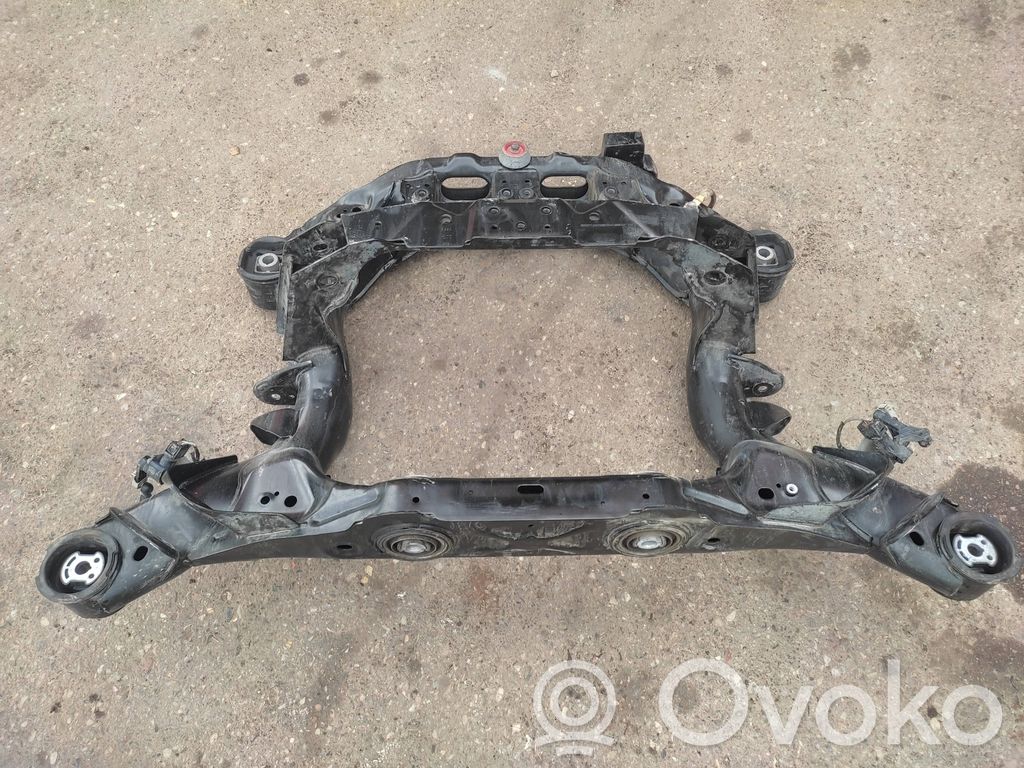 BMW i4 Galinis traversas 