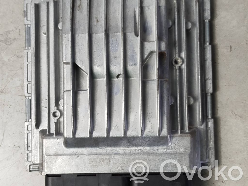 BMW 1 E81 E87 Engine control unit/module 