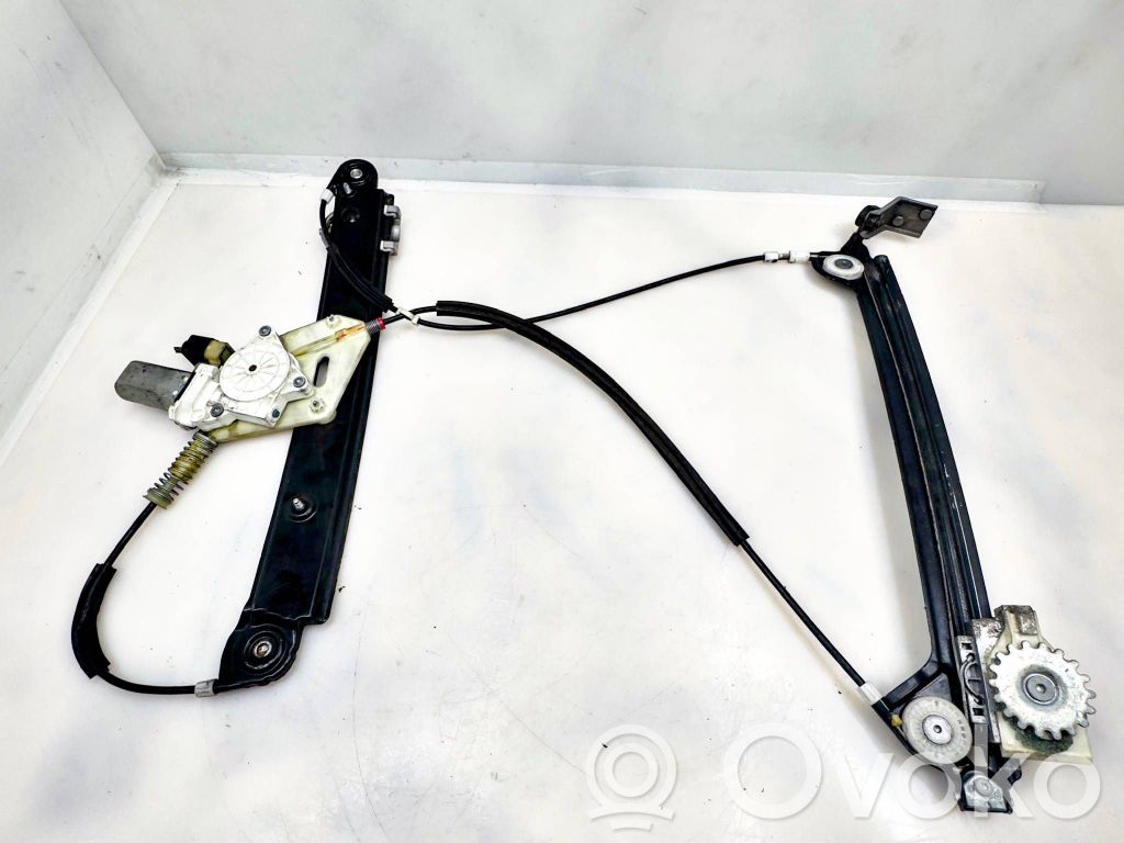 BMW 1 E81 E87 Front door window regulator with motor 